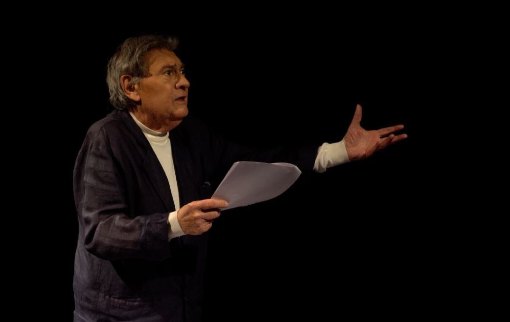 C'était la voix française de Rocky et de Rambo, et l'une des plus connues du ciné des années 80: Alain Dorval, doubleur de Sylvester Stallone et père de la ministre Aurore Bergé, est mort cette nuit à 77 ans à l'hôpital Gustave Roussy, centre de lutte contre le cancer #AFP