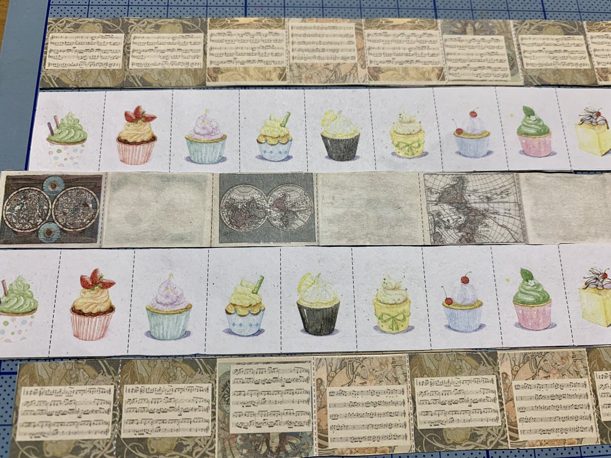Yrainbowfactory's tweet photo. ドールハウス 本屋 製作過程 2️⃣8️⃣📕
ソファの背もたれを作り、座面もここまで作りました🛋
引き続き開閉出来る本も切ったけど、長く真っ直ぐ切る事はまだまだ出来ないみたい💦
その30ぐらいで完成できるかなと思ってたけどまだまだ終わらない🔥💪🏻
#つくるんです #SAMSSTUDY #dollhouse
#miniature https://t.co/vSFsigDWvY