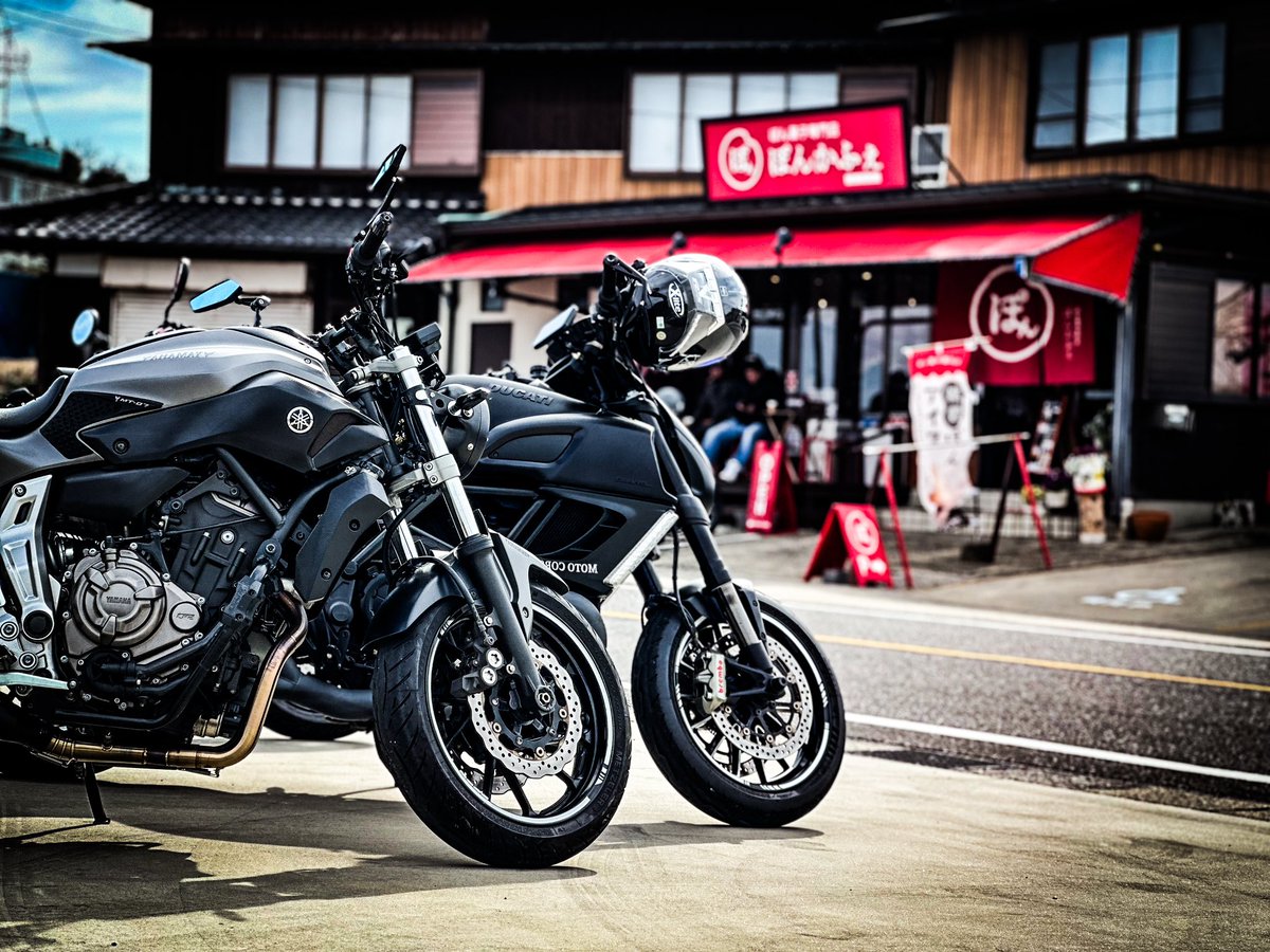 Macchannelmoto's tweet photo. 三連休は嫁と🏍💨
嫁は初の知多半島1周ツーリング👍
感想は……ずっと1車線で混むしもう行きたくないらしい🤣笑
夫婦共に同じ感想なのでしばらく行く事は無さそうだ笑

 #バイ���  #ツーリング  #YAMAHA  #YAMAHAが美しい  #MT07   #DUCATI  #DUCATIいいじゃん  #DIAVEL  #知多半島  #大型バイク https://t.co/i1ESfzzjKp