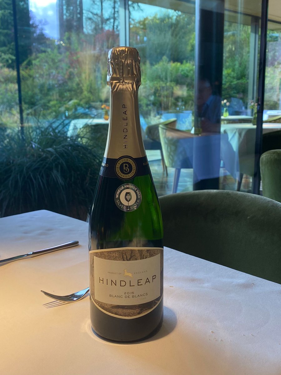 A visit to Gravetye Manor to sample our Blanc de Blancs alongside their first-class food and stunning views of the gardens.
#gravetye #sussexfood #sussexwine #EnglishWine
