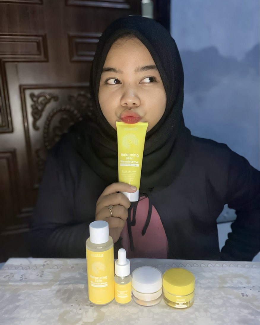 butterpeach___'s tweet photo. Animate Skincare tuh gak ada habisnya ya. Rangkaian Skincare nya selalu jadi solusi dikala kulit aku udah mulai gak beres 🥰 
#bedamasalahbedasolusi #cantikgakharusmahal #hidupkancantikmu #SensitiveSolution https://t.co/jN0XXGB7My