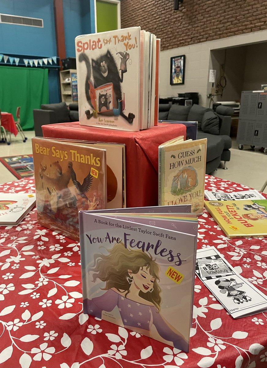 msgallant_TL's tweet photo. Our Valentine’s “Book Tasting” event…what a fun &amp; exciting way to showcase our new books, &amp; some of our SEL selections. 💕 Kids are loving it! 🎶 Thank you, Ms. Matchem, my partner, for joining me for such a fun event! @VElementary @NLSchoolsCA @NLTeachersAssoc #NLTeachersRock https://t.co/YvlG7IeKMr