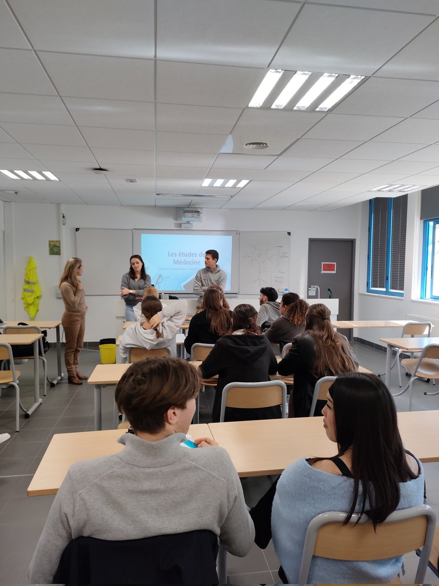 Quand 2 anciens sportifs de haut niveau en 3eme année de médecine, 🧑‍⚕️👨‍⚕️Léna  ⛹️‍♀️ et Ange ⛵, témoignent de leurs parcours devant les #SpeSVT
<a href="/Univ_CotedAzur/">Université Côte d'Azur</a> 
<a href="/EpsAcNice/">EPS Académie de Nice</a> <a href="/AcNiceSVT/">SVT académie de Nice</a>
<a href="/Ingrid_Prof2bio/">Ingrid Knoll</a>