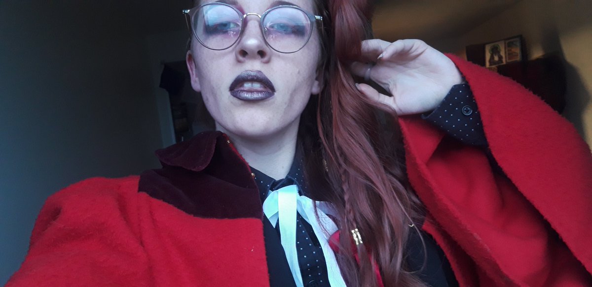 art_vessels's tweet image. Kravitz, except that I let him be a red robe so that he can match with his friends and boyfriend!! What's my undergrad gown for if not to utilise in cosplay?

 #TAZ #TAZBalance #Kravitz