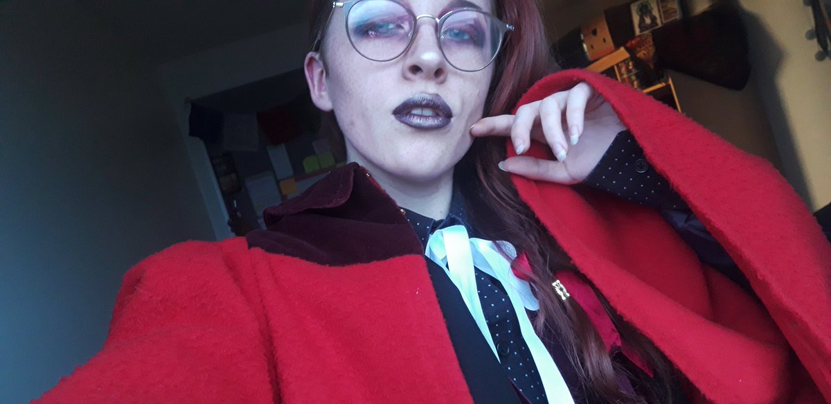 art_vessels's tweet image. Kravitz, except that I let him be a red robe so that he can match with his friends and boyfriend!! What's my undergrad gown for if not to utilise in cosplay?

 #TAZ #TAZBalance #Kravitz