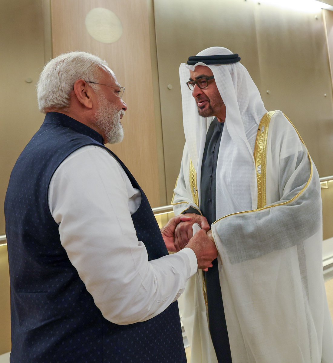 narendramodi's tweet photo. أنا ممتن للغاية لأخي صاحب السمو @MohamedBinZayed، على الوقت الذي أمضيه في استقبالي في مطار أبو ظبي.

وإنني أتطلع إلى زيارة مثمرة من شأنها تعزيز الصداقة بين الهند والإمارات العربية المتحدة. https://t.co/VltQVXgdxG