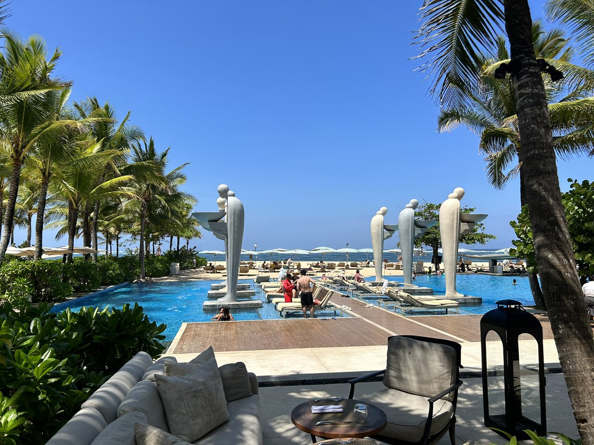 andrea_1380's tweet photo. Just booked Sunday brunch at soleil in the @themuliabali! Absolutely can not wait, this was the most stunning hotel I’ve ever seen and the brunch………no words it was so very incredible!! Roll on March 3!! #TheMulia #SundayBrunch #SoMuchFoodAndWine 🫢 https://t.co/3nunV0Scu0