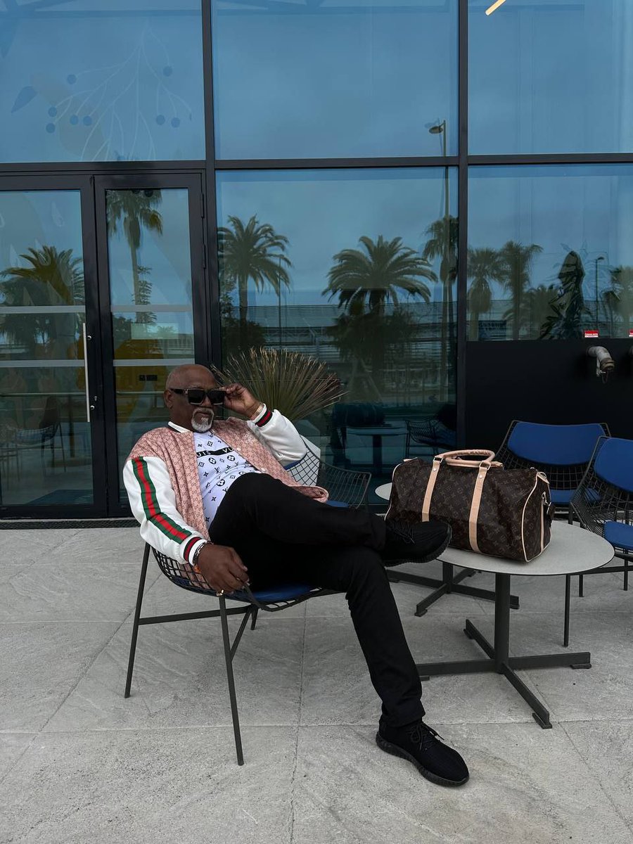 ¡Y así amigos! ✊🏻
Ahora nuestras tendencias son la inteligencia artificial, la web3 y el metaverso. 
Mi equipo y yo ya estamos seleccionando proyectos prometedores y le recomendamos que se una a nosotros lo antes posible.🧑🏽‍💻