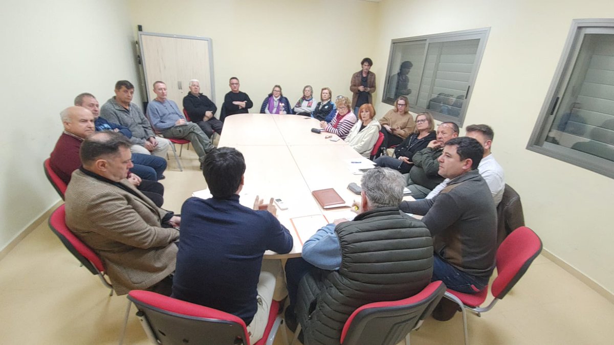 DecideMolina's tweet photo. 🙋‍♀️Continuamos con las visitas a las Juntas de Zona en el marco del proyecto "Tu Ayuntamiento, más cerca", en esta ocasión con las Junta de Zona 2 😃

#PsPs #JuntasDeZona https://t.co/sVCG0KvVlc