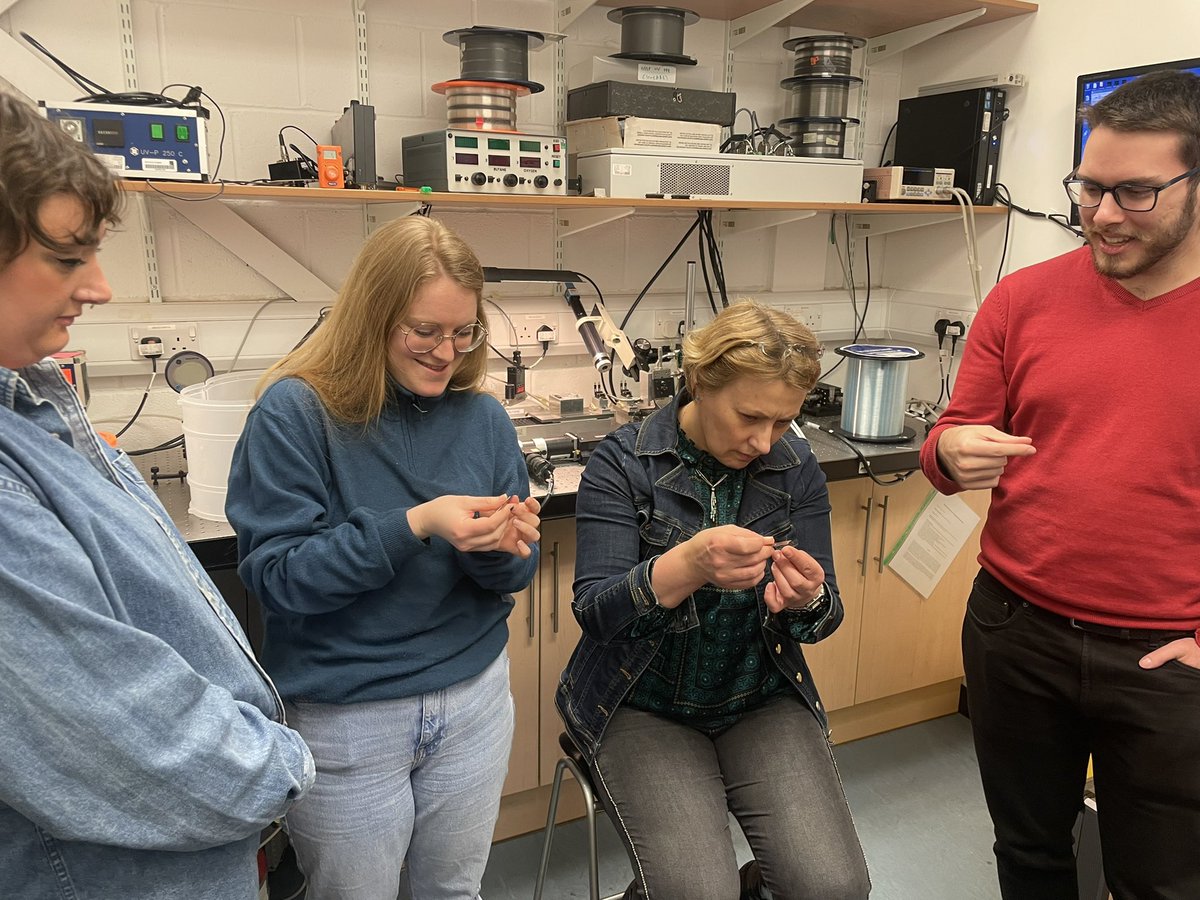 We’re visiting our colleagues at Bath uni this week! @AstaV_Biology and Caitlin are practicing their fibre cleaving with serious concentration faces