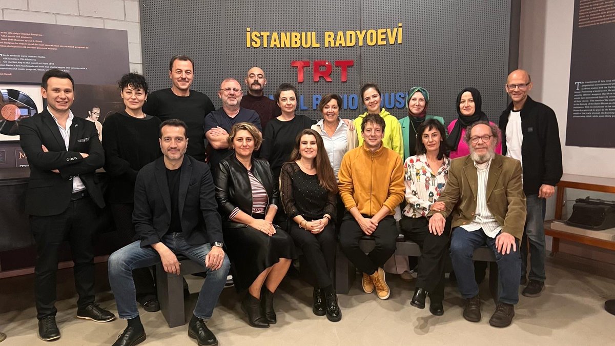 📻 Çehov'un 'Martı' oyunu dinleyiciyle buluşacak

📻 'Çaba', sınava hazırlanan Ali'nin kaygısını konu alıyor

🗓 'Arkası Yarın' radyo tiyatroları TRT Dinle'de meraklılarıyla buluşuyor v.aa.com.tr/3136021