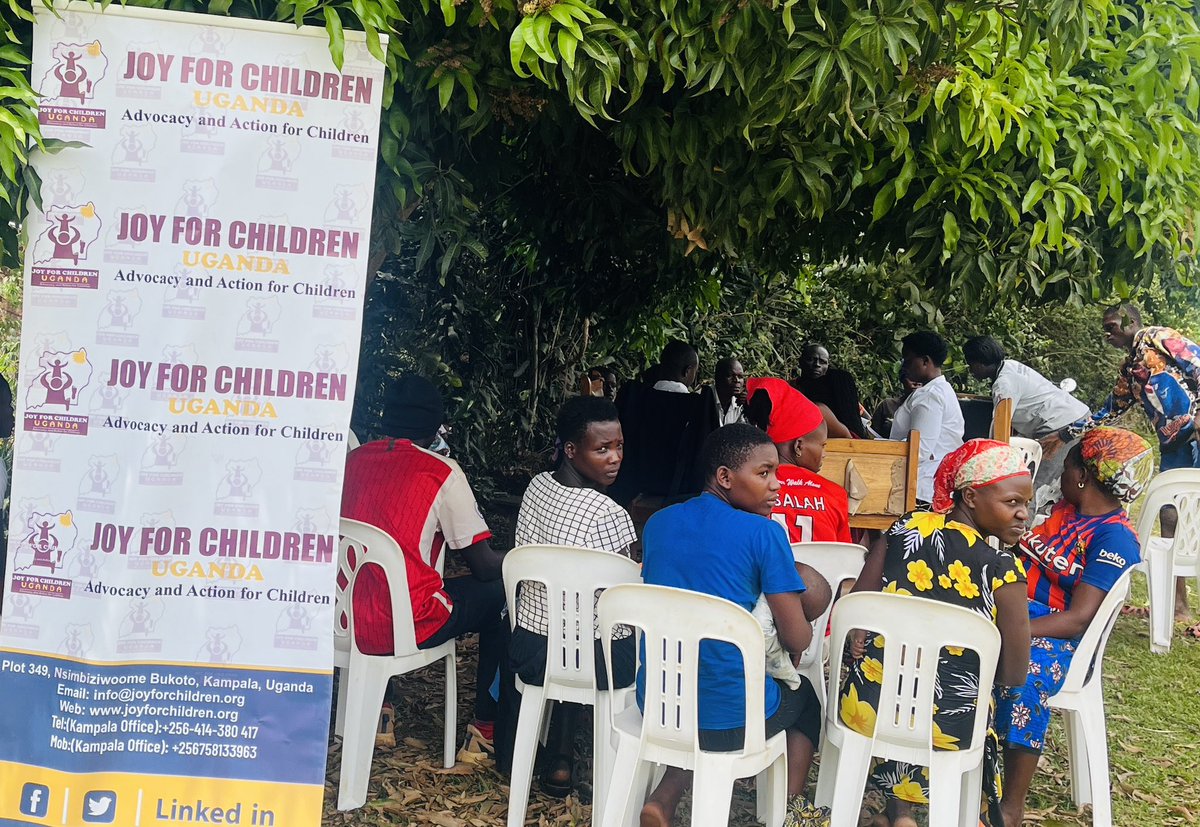 Under #bloomproject : Today we are In Kigalare sub-country market for a community outreach on HIV testing, Family Planning Services, counseling services. The outreach is aimed at raising awareness & benefits of knowing your HIV status. 

#InternationalCondomDay