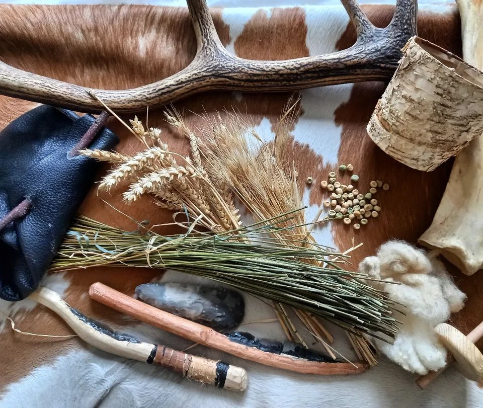 Here's a peek at some of our #Neolithic goodies for HALF TERM DIG SCHOOL 🐏🌽🐄

On Friday 16th February we will be discovering the agricultural revolution. Only a few spaces left!🌈

Book here: docs.google.com/.../1FAIpQLSew…

#stoneage #archaeologyforkids #halfterm #halftermclubs #KS2