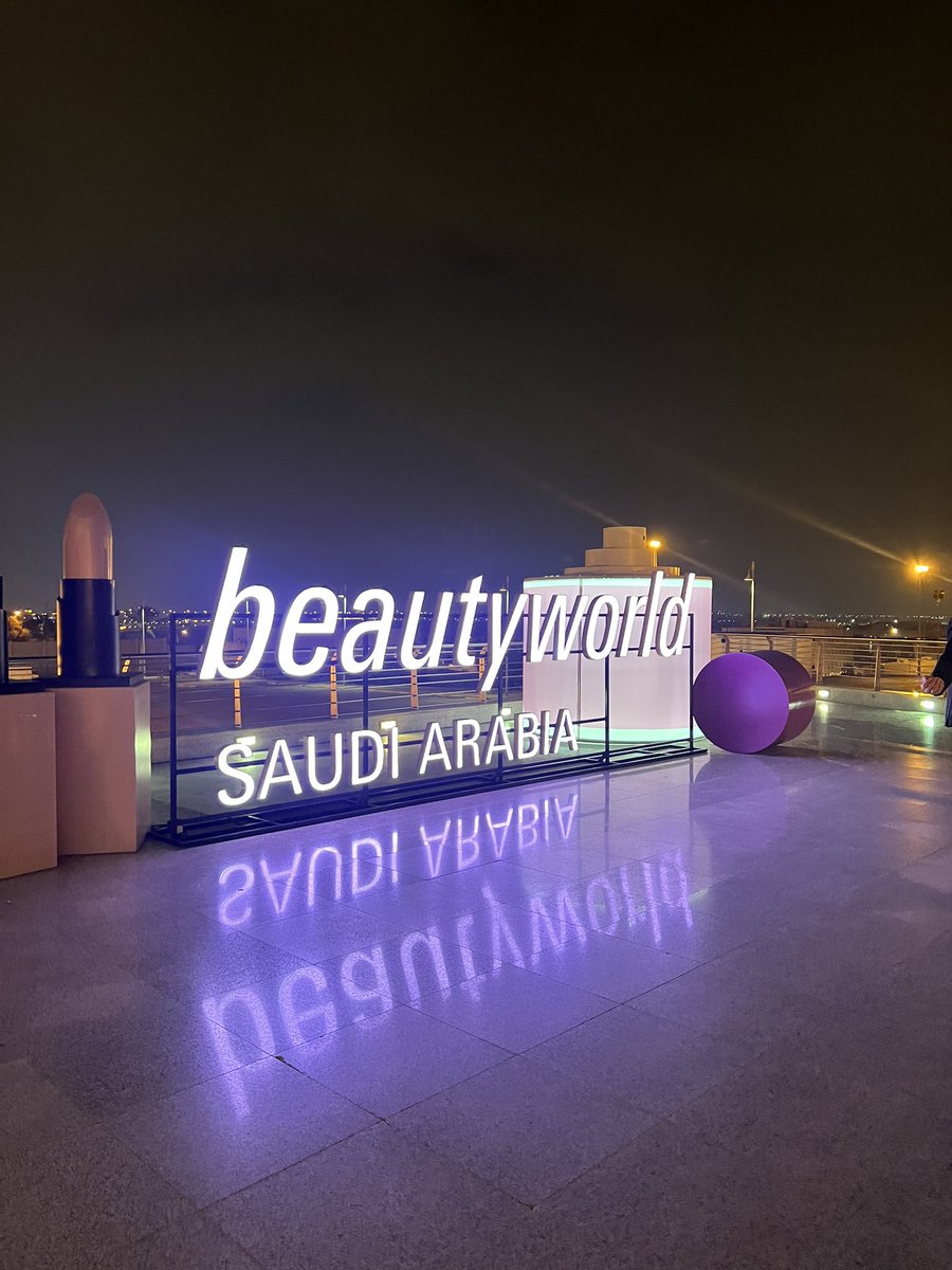 Alnowaiiser's tweet image. للسنة الثانية على التوالي، سعدت  بتمثيل أرامكس للتكريم من قبل "شركة دار الأميرات" وذلك لإدارتي حساب المنشأة متمنياً لهم المزيد من النجاح والازدهار  
@Aramex_KSA @daralamiratsa