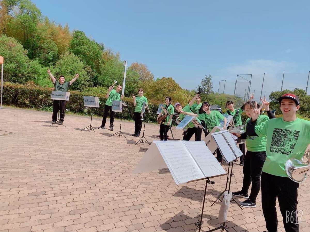 【出展チーム紹介】
三重のマーチングバンドThe Saltydogsです！
最年少は１０歳、最年長は……！？
音楽好きが集まって、なんだかんだで来年は２０周年。
楽しくマーチングやってます♪