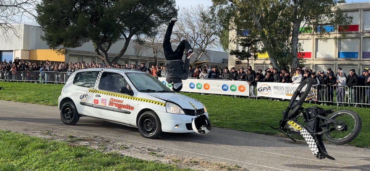 Les élèves du lycée du Golf Hôtel à #hyeres ont assisté à notre démo « un crash pour la vie »  afin de les sensibiliser au risque routier. <a href="/MsrVar/">Maison de la Sécurité Routière du Var</a> <a href="/Prefet83/">Préfet du Var</a>  <a href="/MMAssurances/">MMA</a> <a href="/GroupeGPA/">Groupe GPA</a> <a href="/SDIS83/">Sapeurs-Pompiers VAR</a>  <a href="/RouteZerotracas/">La Route Zérotracas</a> <a href="/AcademieNice/">Académie de Nice</a> <a href="/Eduscol/">éduscol</a>