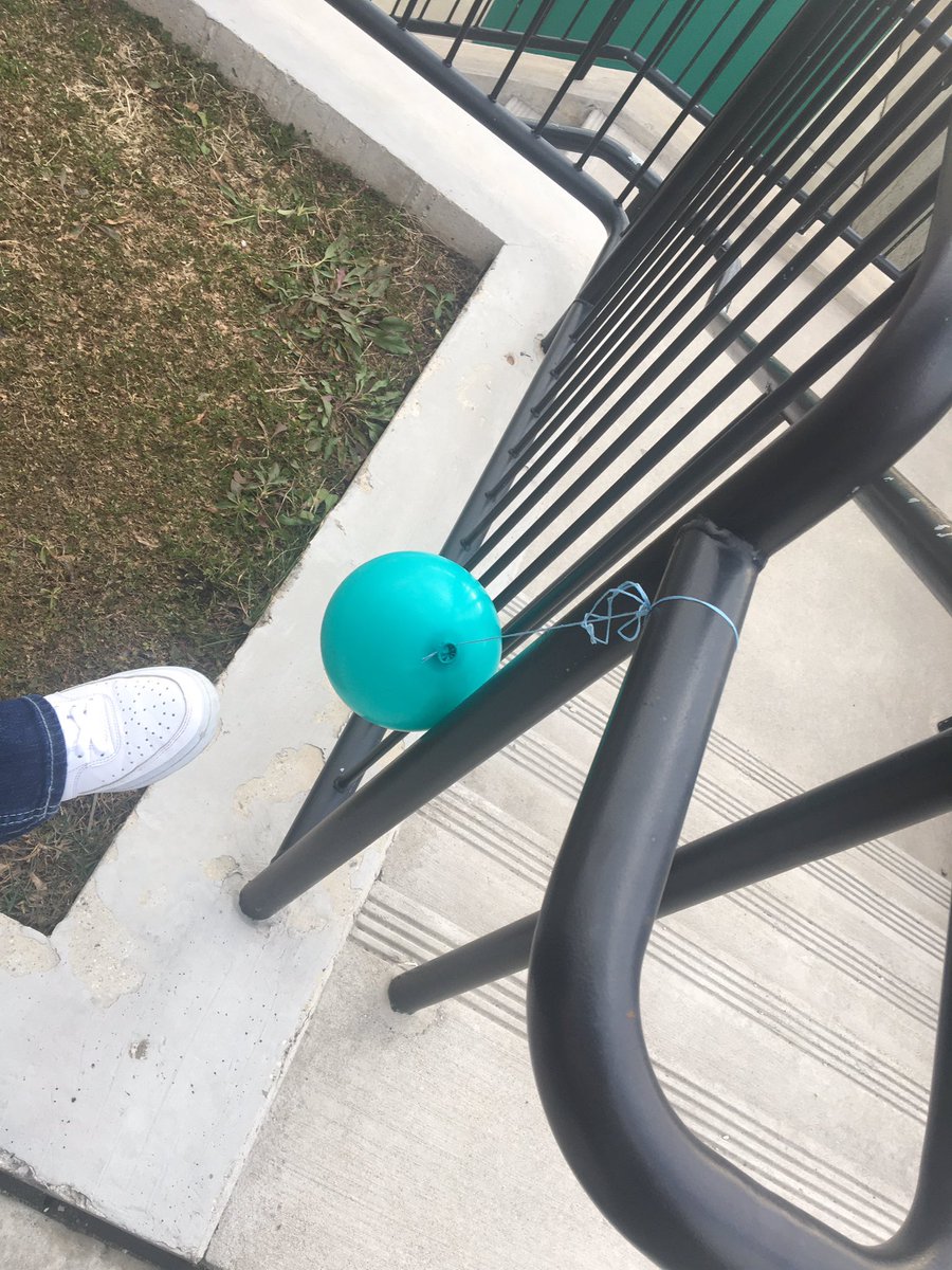 dailystem's tweet photo. Today’s quick #STEMstarter challenge: we measured a balloon’s diameter, tied it up outside for 40 minutes, then measured it again.
I made the kids write a hypothesis including how much bigger/smaller they thought it would get 🎈
#STEM #chemistry https://t.co/asgcOvwsMY