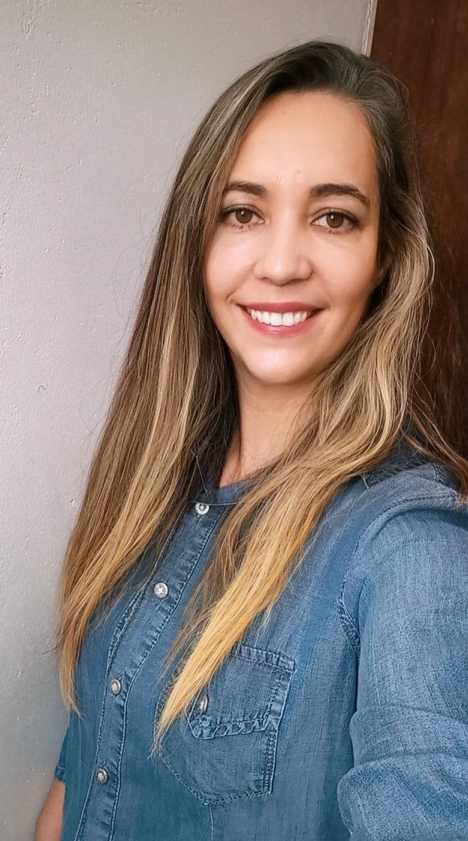 Bom dia companheiros, tem muitos me seguindo, eu ainda não pude seguir todos porque trabalho de segunda a segunda, hoje estou trabalhando, trabalhei o Carnaval inteiro, inclusive hoje, mais assim que eu tiver tempo vou seguindo todos, obrigada por me seguir tenha uma ótima terça