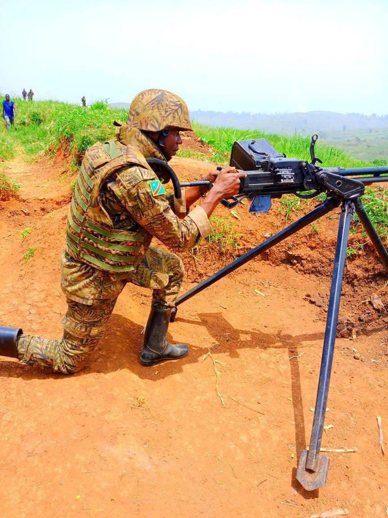 Ludovicmilambo's tweet photo. Les FARDC et les Wazalendo attaquent depuis ce Matin #Nduru.
Une importante base des terroristes RDF_M23
Les FARDC appuient sur l’accélérateur. Jusqu'au sacrifice suprême https://t.co/InCN8qZtqH