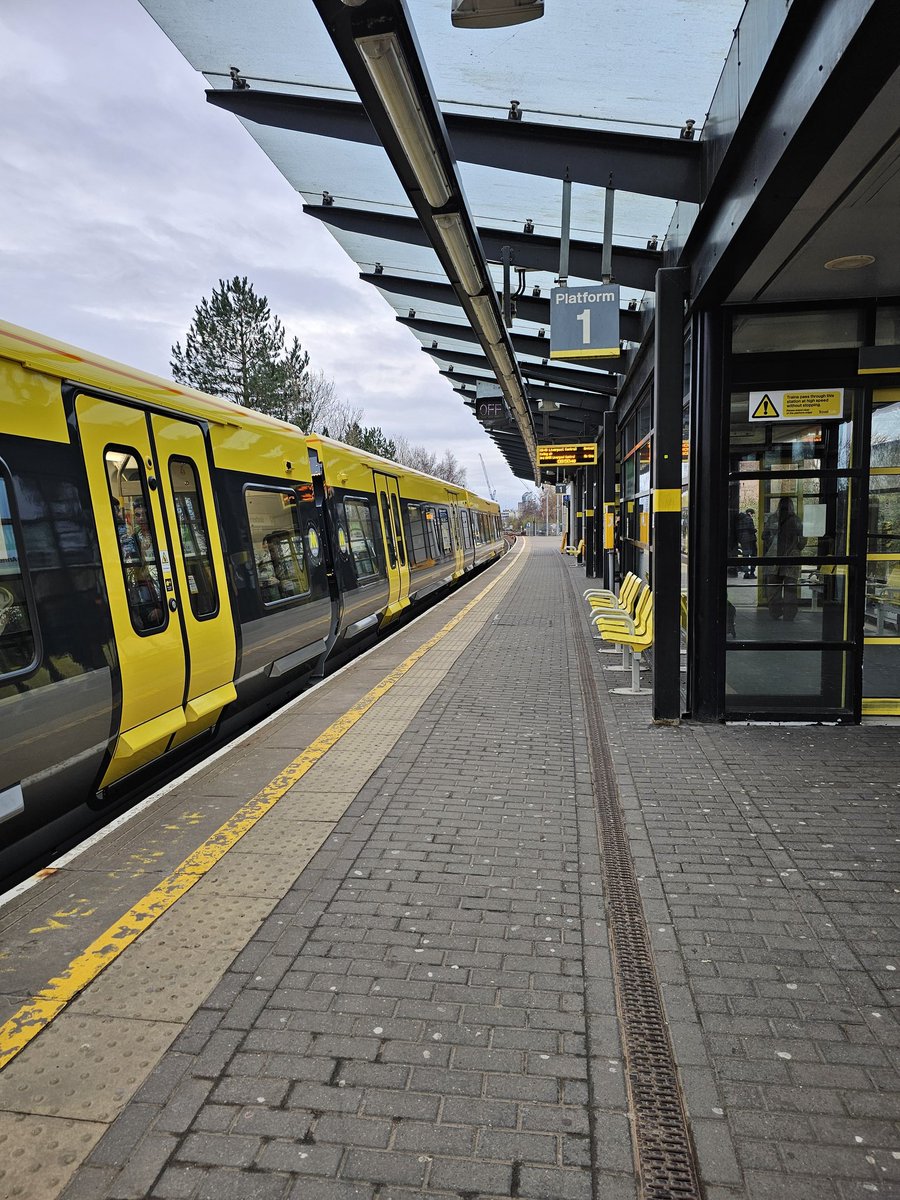 BTP Neighbourhood Policing Team Joint working with Merseyrail Revenue Protection Officers at Sandhills Station to reduce antisocial behaviour and ticket less travel. Text BTP on 61016 @merseyrail @networkrail @BTP