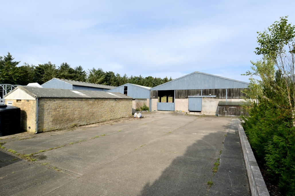 🏘️Harcarse Hill Farm benefits from;   
🔵A five-bedroom farmhouse with views of the Cheviot Hills.
🔵Well-designed grounds which are south-facing
🔵A range of steel portal buildings suitable for light industry/storage/leisure use
🔵Four 2-bed cottages

ℹ️bit.ly/3DiFm5x