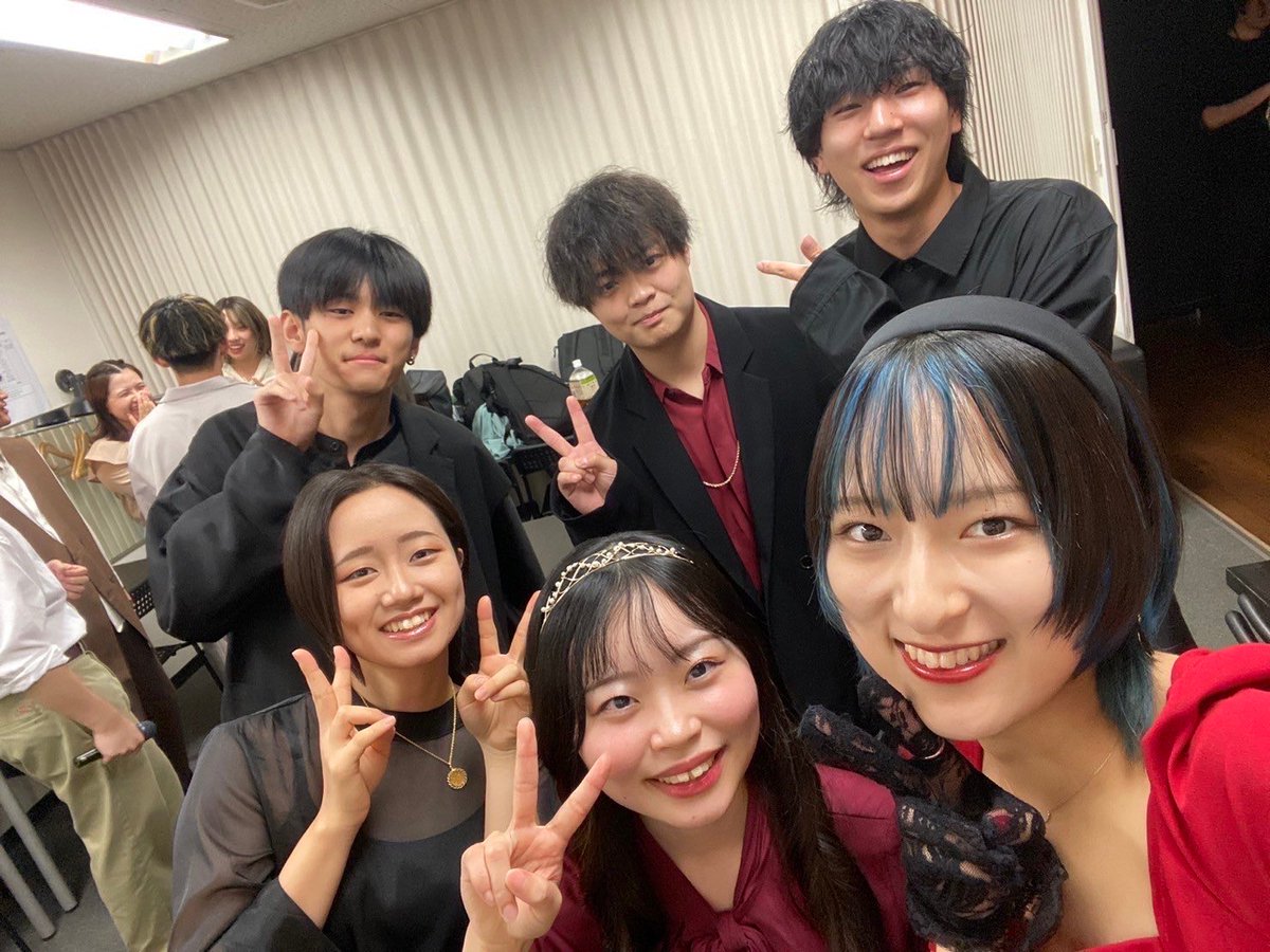 SA_Summer2026's tweet photo. 〜💃🏻出演バンド紹介🕺🏻〜
9バンド目はこちら🔽
【鳴音】
「こんにちは。Sound Arts4年同期バンドの鳴音です。私たちの魂の演奏をお聴きください。」

明日は鳴音からの動画を投稿するのでお楽しみに♪ https://t.co/jHMsx2rdNo