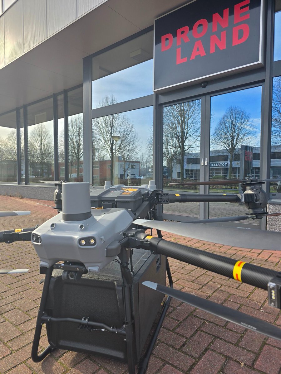 De DJI Flycart 30 is officieel "geland" in Europa! Meer weten over deze gigantische cargo drone? Neem dan contact met ons op of kom langs in onze showroom. Meer info vind je ook op droneland.nl/dji-flycart-30