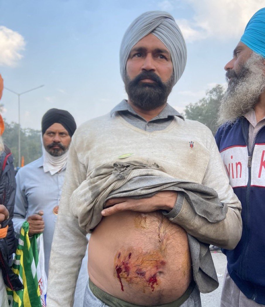 Sattu94967722's tweet photo. A silent prayer for our brothers at the borders; from the heart ❤️ 
Just spare a minute for them 🙏🏻🙏🏻🙏🏻

#FarmersProtest 
 #FarmersProtest https://t.co/w4vxYaAxqD