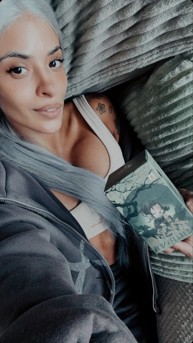 GameOnZelina's tweet photo. I’m just gonna stay in bed the rest of the day.

Wanna join me? https://t.co/dg3d1Qpcsf