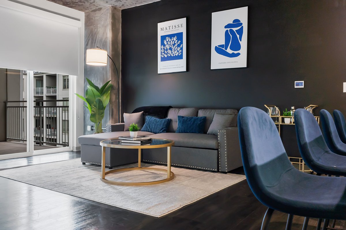 A bit of a throwback, but a sleek modern design I loved capturing! 

#airbnbphotography #shorttermrentals #realestatephotographer #vrbos #ncphotographers #interiordesign

📸 DM, text, call, or email to book! Website in bio!