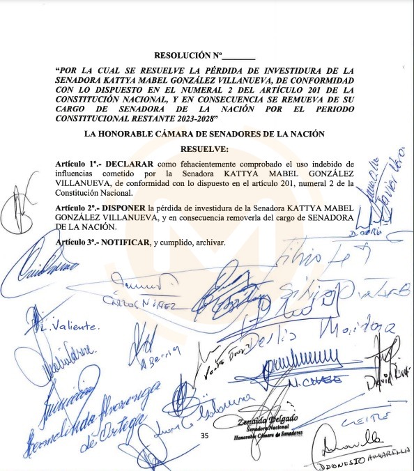 AM_1080's tweet photo. 🔴 Algunos de los "honorables" legisladores que juzgarán a la senadora Kattya González

🔸 El imputado por título falso, Hernán Rivas firmó por el pedido de perdida de investidura de la senadora Kattya González- 

🔸 Erico Galeano, imputado por lavado de dinero y asociación criminal en el marco del operativo A Ultranza PY también quiere a Kattya fuera del Congreso.

#AM1080 📻