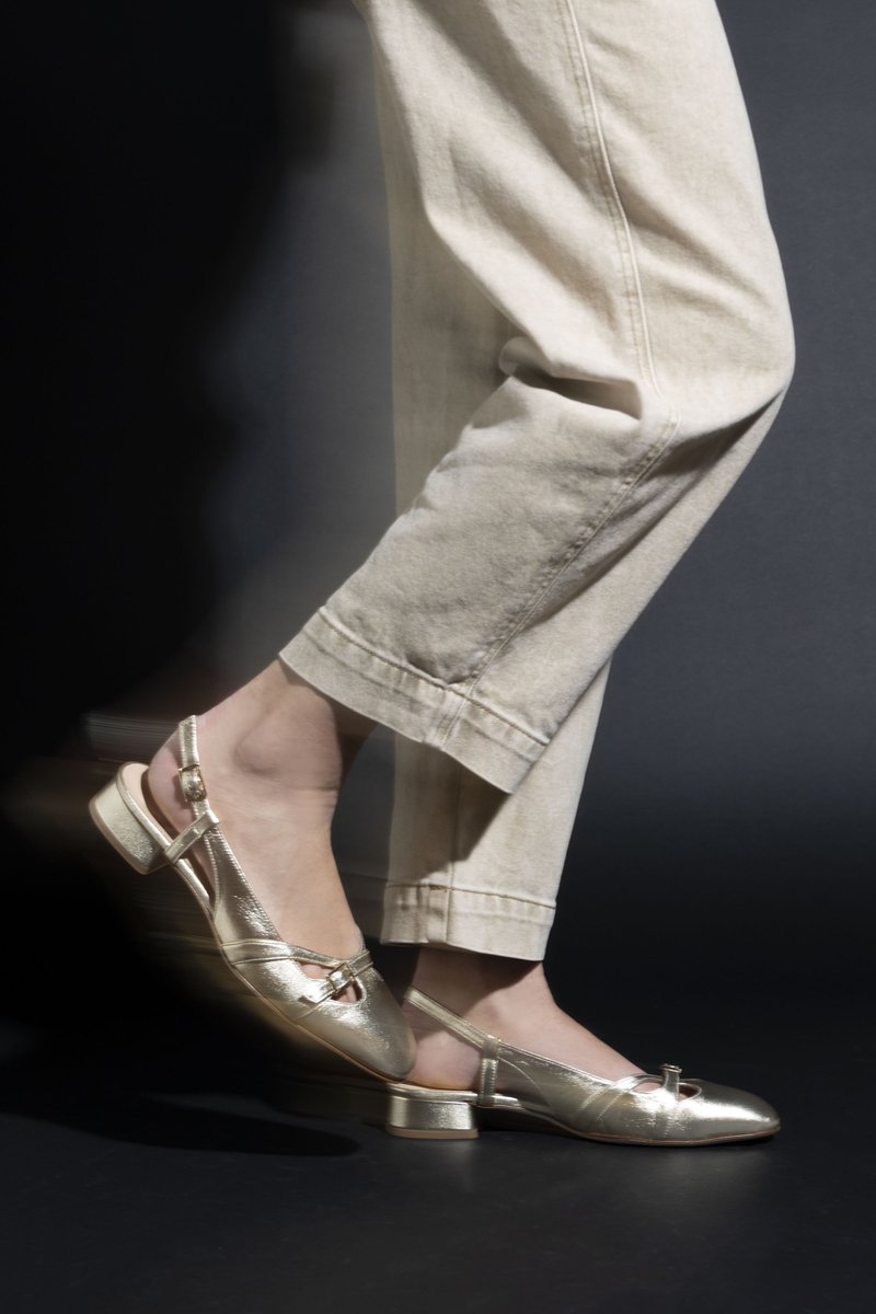 lorisshoes's tweet photo. Trend Alert! Flats: comfort meets style in every step. https://t.co/wcgG2S8mOB