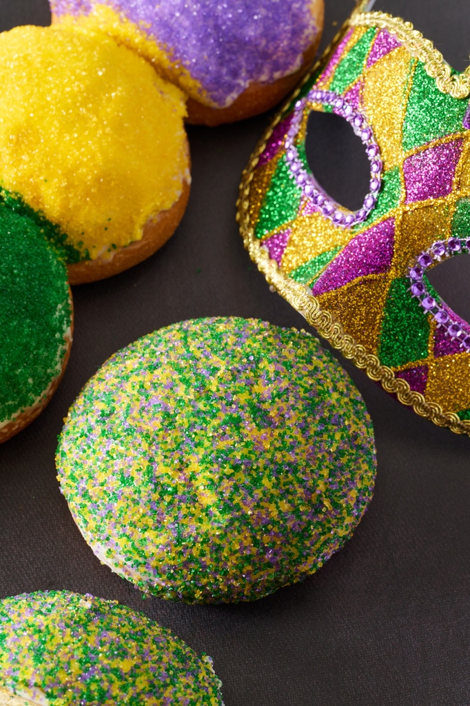 Laissez les bons temps rouler! 👑⁠ It’s not Mardi Gras without King Cake! 👑💜 💛💚 Time is running out! Today is your FINAL chance to indulge in the delectable King Cake and Mini King Cake at Porto's Bakery. ✨