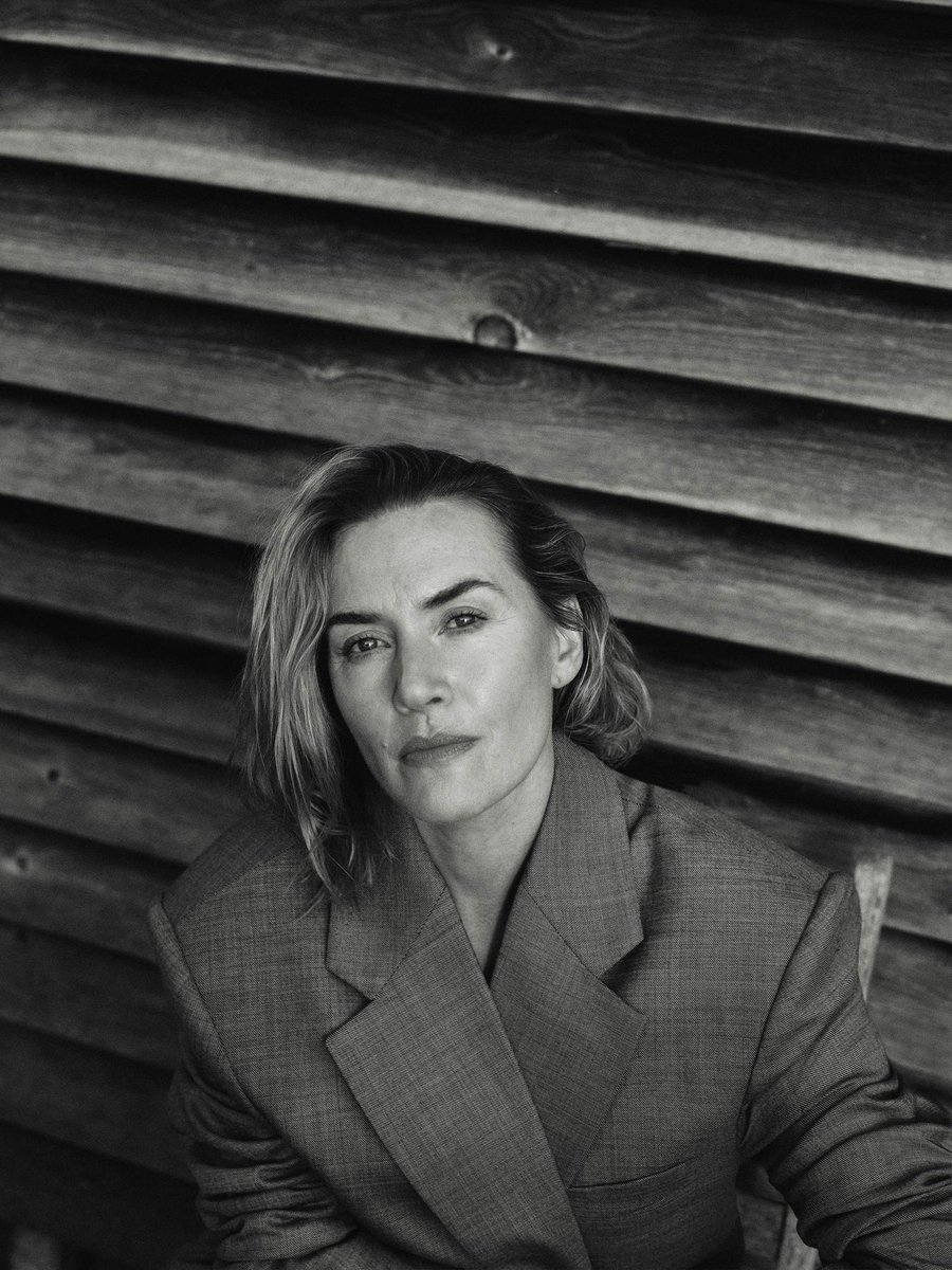 KateWinsletFR's tweet photo. 📸 | Kate photographiée par Yulia Gorbachenko pour Porter Magazine. #KateWinslet https://t.co/3npletisH5