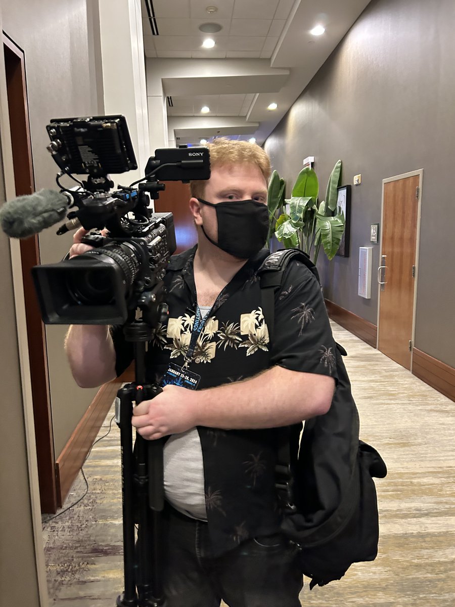 Today, we're giving a shoutout to the director of our documentary, who is not only a master behind the camera but also an amazing human being. So if you want to support to him, help support our project here: indiegogo.com/projects/frien… #DirectorGoals #frostyfaustings #ffxvi2024