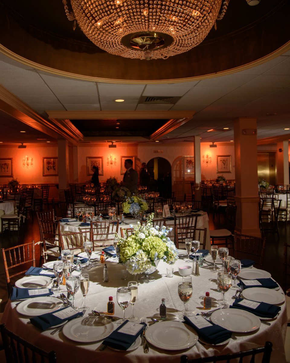 TimberPointCC's tweet image. An exquisite setting for a love-filled feast. 🥂🍾
-
#LessingsWeddings #TimberPoint @Lessingsweddings
📸 : @lotusweddingphotography