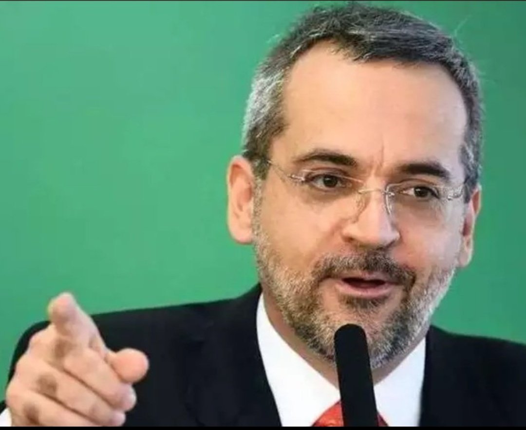 AbrahamWeint's tweet photo. Só para lembrar: eu sou aquele ministro honesto que avisou, na reunião, que era errado "conversar" com o centrão e que poucos ali iriam se dar bem! https://t.co/cYo2T8hEhs