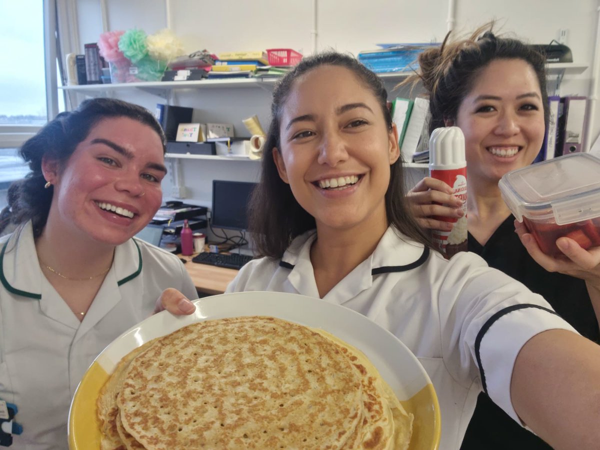Happy pancake day from the @WolfsonNeuro MDT on Thomas Young! 🥞 #wellbeingatwork