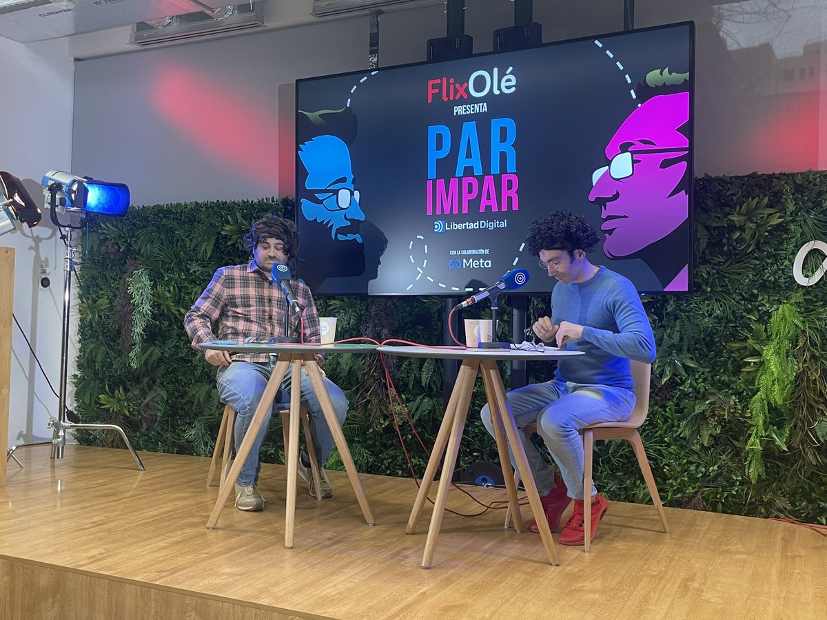 esRadio's tweet photo. C O M E N Z A M O S 

🎬 @danipr77 y @confecinepata https://t.co/pqPSullHG3