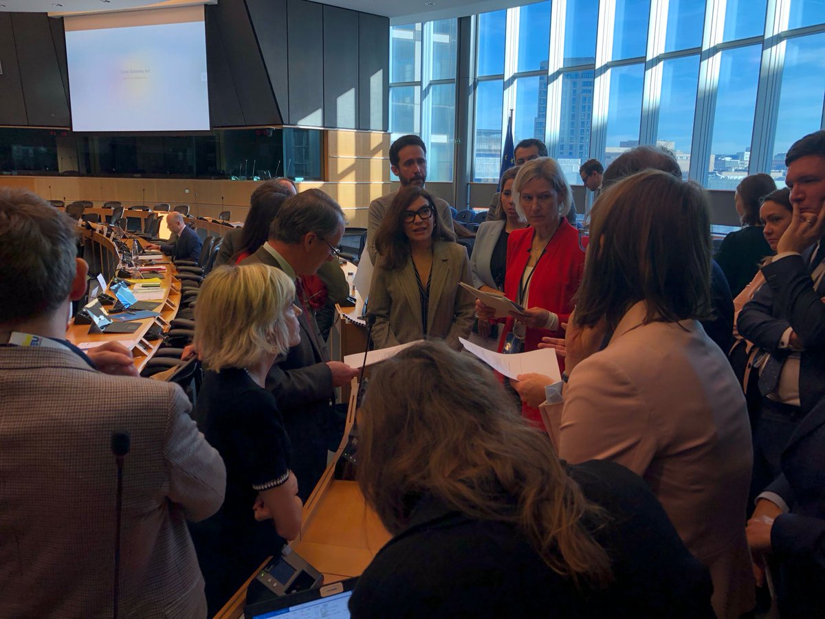linagalvezmunoz's tweet photo. Hoy hemos tenido el primer #TRILOGO de la ley de #Cibersolidaridad cuyas negociaciones lidero como ponente del Parlamento. Un orgullo negociar una ley con tanto potencial para lograr un espacio ๐ช๐บ digital seguro...
Y hacerlo tan bien rodeada! https://t.co/Kb3rhFOHg5