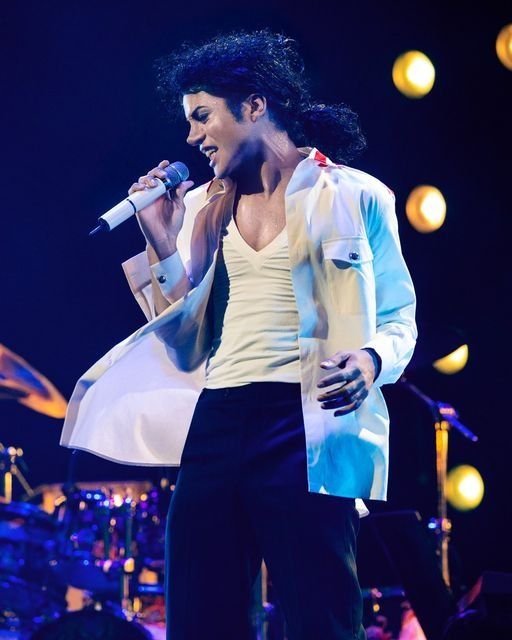 nerdylogs's tweet photo. 𝗙𝗶𝗿𝘀𝘁 𝗟𝗼𝗼𝗸: Jaafar Jackson as Michael Jackson in the upcoming biopic 'Michael.' https://t.co/7SHAubEJ5D