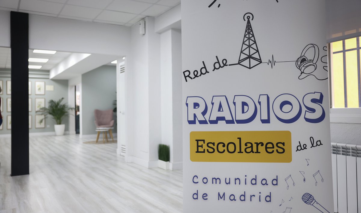 ComunidadMadrid's tweet photo. 📻 La Comunidad de Madrid comienza a implantar la red de radios escolares ‘Voces del Aula’ en 120 colegios e institutos.

🎙️ Permitirá a los alumnos desarrollar su creatividad y habilidades en este medio.

#DiaMundialDeLaRadio

+Info: https://t.co/7RnPN8AfkE https://t.co/mrN46jBAn6