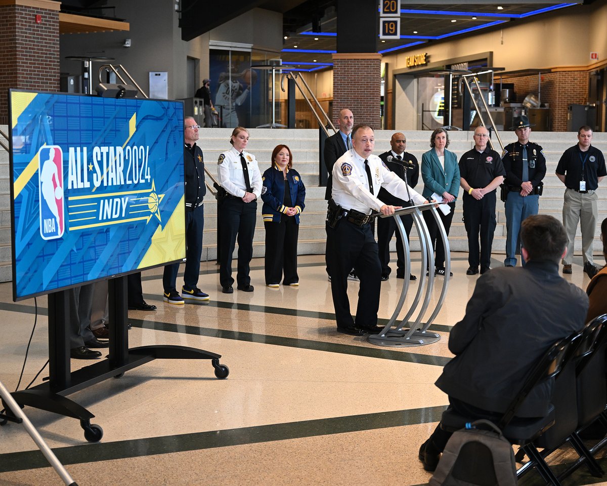 🏀 @NBA 𝐀𝐥𝐥 𝐒𝐭𝐚𝐫 𝟐𝟎𝟐𝟒 𝐢𝐬 𝐚𝐥𝐦𝐨𝐬𝐭 𝐡𝐞𝐫𝐞 🏀 This week, Chief Bailey joined our public safety partners to discuss the coordinated & comprehensive public safety plans ahead of the big game. Here's what you can expect from IMPD -> shorturl.at/wxENU