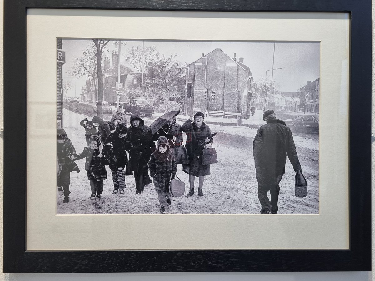 Owen_de_Visser's tweet photo. I visited the opening day of the Phil Loach exhibition at The RBSA.

An enlightening snapshot of The Black Country in the late 1970s, including some genuinely heartwarming moments.

Well done to his lovely widow Dot Byrne, and the RBSA team for this spotlight on Phil's work ❤️ https://t.co/kmJOjTWq1z