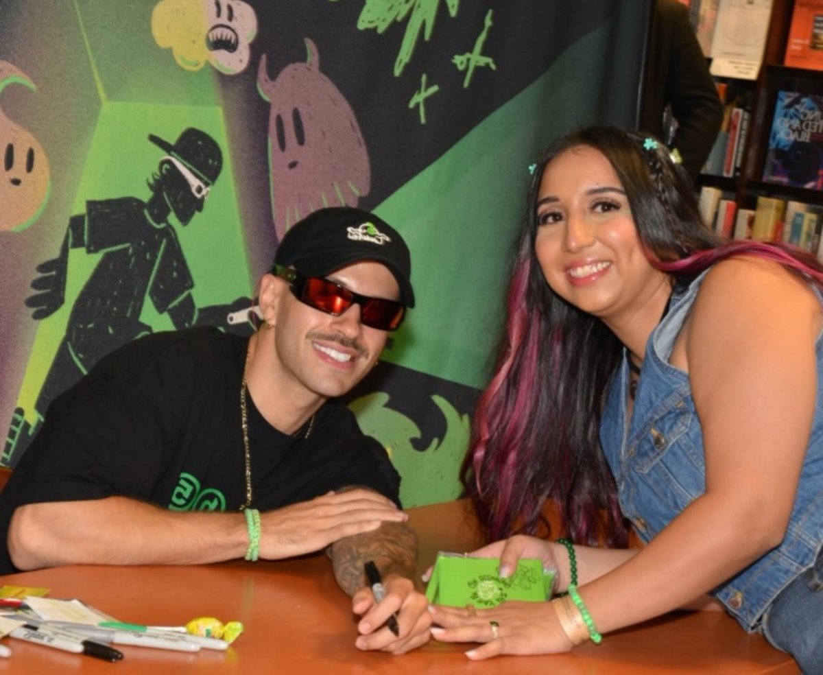 lalittle43's tweet photo. Lista para ir a parchar con el FERXXO 💚💚💚 3rd time i’m seeing him 🥰💚 @ferxxo4 https://t.co/gHGcV8jSV2