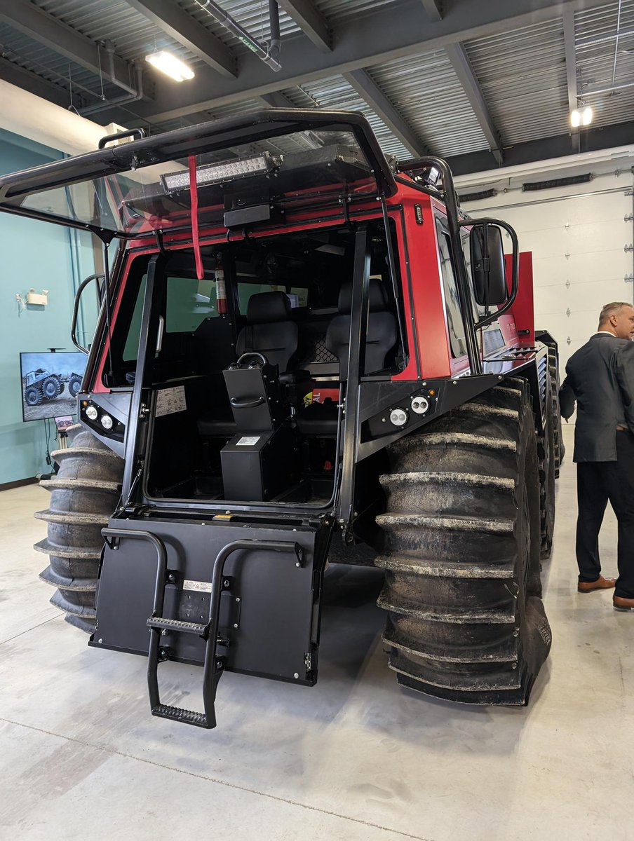 CambrianRD's tweet photo. Thank you to everyone who stopped by Cambrian College's EV Lab today to check out the Fat Truck 8x8. We hope you enjoyed exploring the features of this impressive vehicle! We are excited to be partnering with @RufDiamond on a collaborative research project.#FatTruck #Innovation https://t.co/lWc2FjHB3m