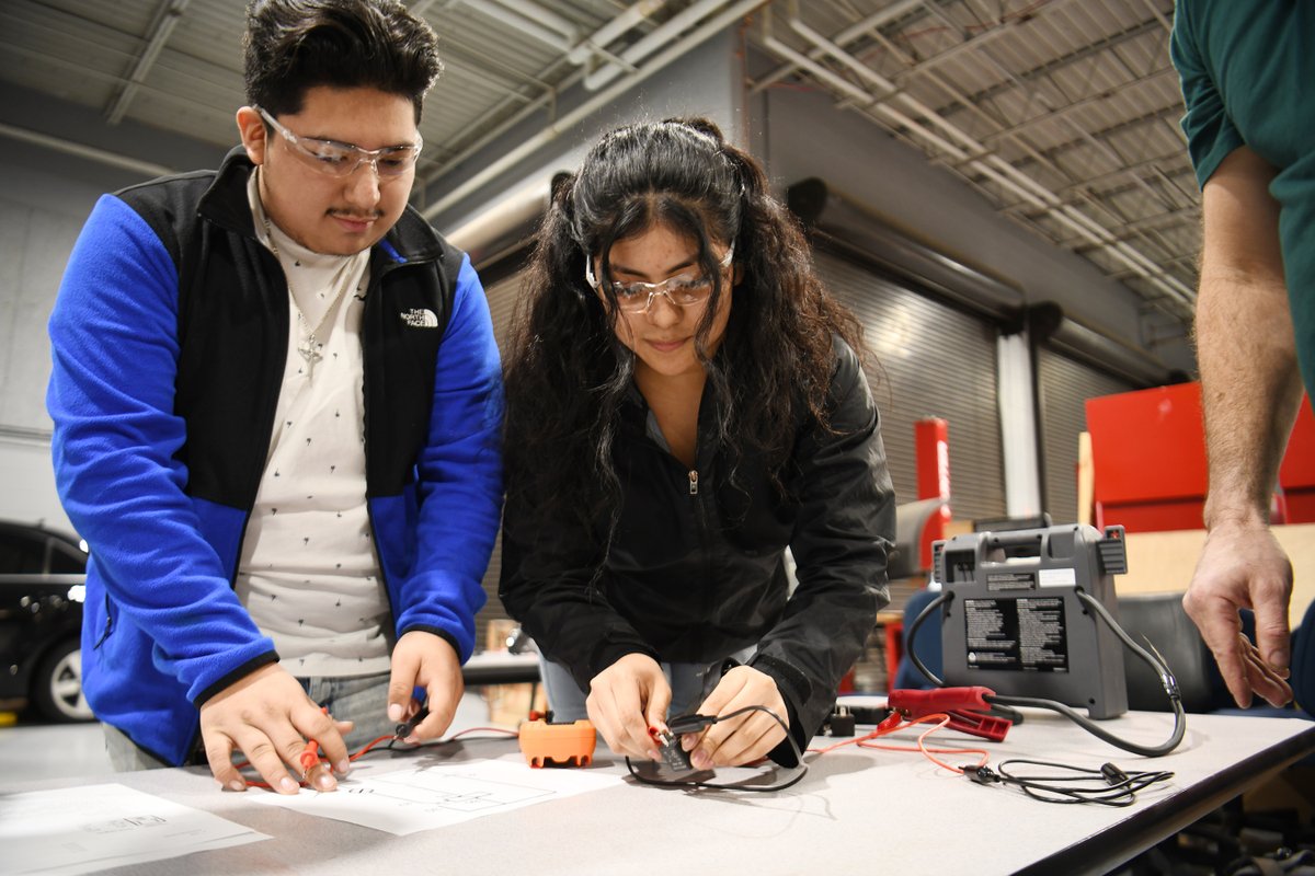 During #CTEMonth we celebrate career and technical education programs that provide Metro Schools high school students with valuable skills, industry credentials and even college credit. Thank you, teachers and partners for all you teach and inspire! mnps.org/learn/academic…