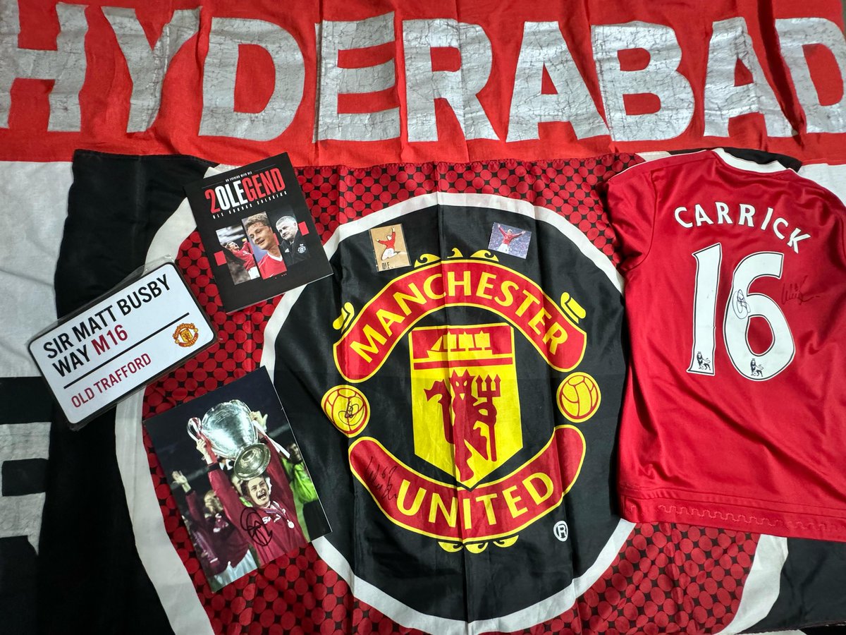 akshaymufc's tweet image. Feb 10, 2024 -  A DAY TO REMEMBER 🔴
Flew down to Mumbai hoping to meet 𝐎𝐥𝐞 🤩🛫
Moments later, I was having a chat with him & getting my @carras16 jersey signed 🥹🖋️
Thank you @TilakS710 & team for fulfilling the dreams of many 👏🏼❤️
@ManUtdHyderabad 
#mufc #OleInIndia