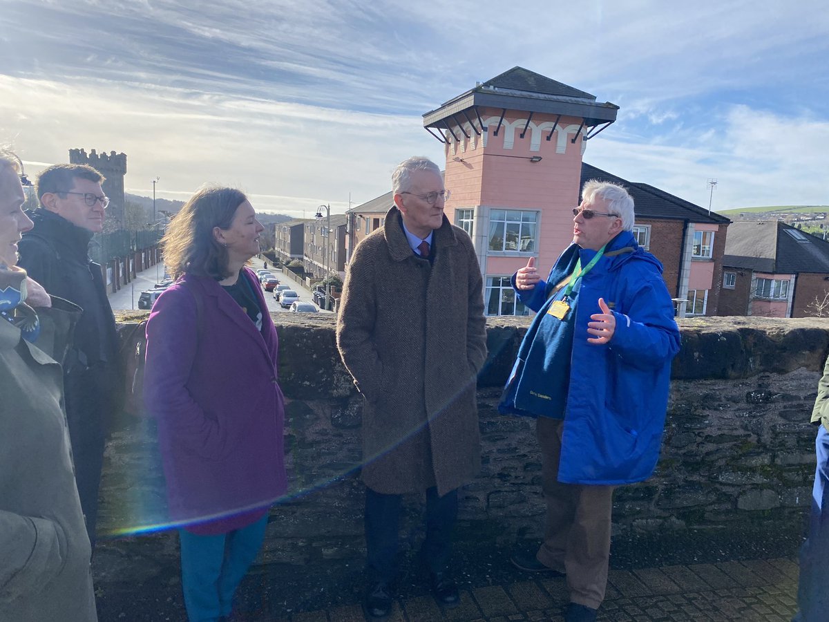 It has been great to be in Derry/Londonderry with @hilarybennmp to see both the need for change and the huge economic opportunities in the city and North West region. 1/2 @columeastwood @derrycc @Derry_Chamber @HolywellT