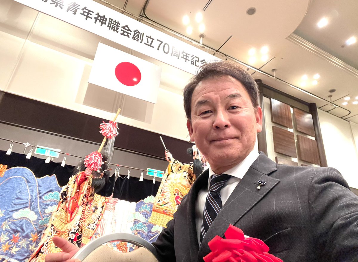 前日に「神社とお寺の違いは？」とか「神職とは？」を徹底的に調べてしまったことが仇（あだ）となり…なんだか迷ったまま舞台に立ってしまった『広島県青年神職会 創立70周年』の記念講演。皆さんに「流石でした！」とは言われたが「いや！」もっといい講演になるはずだった！と。悔しい！